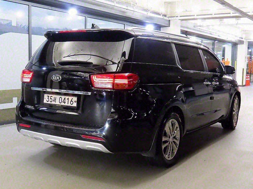 KIA Carnival - Vista 4