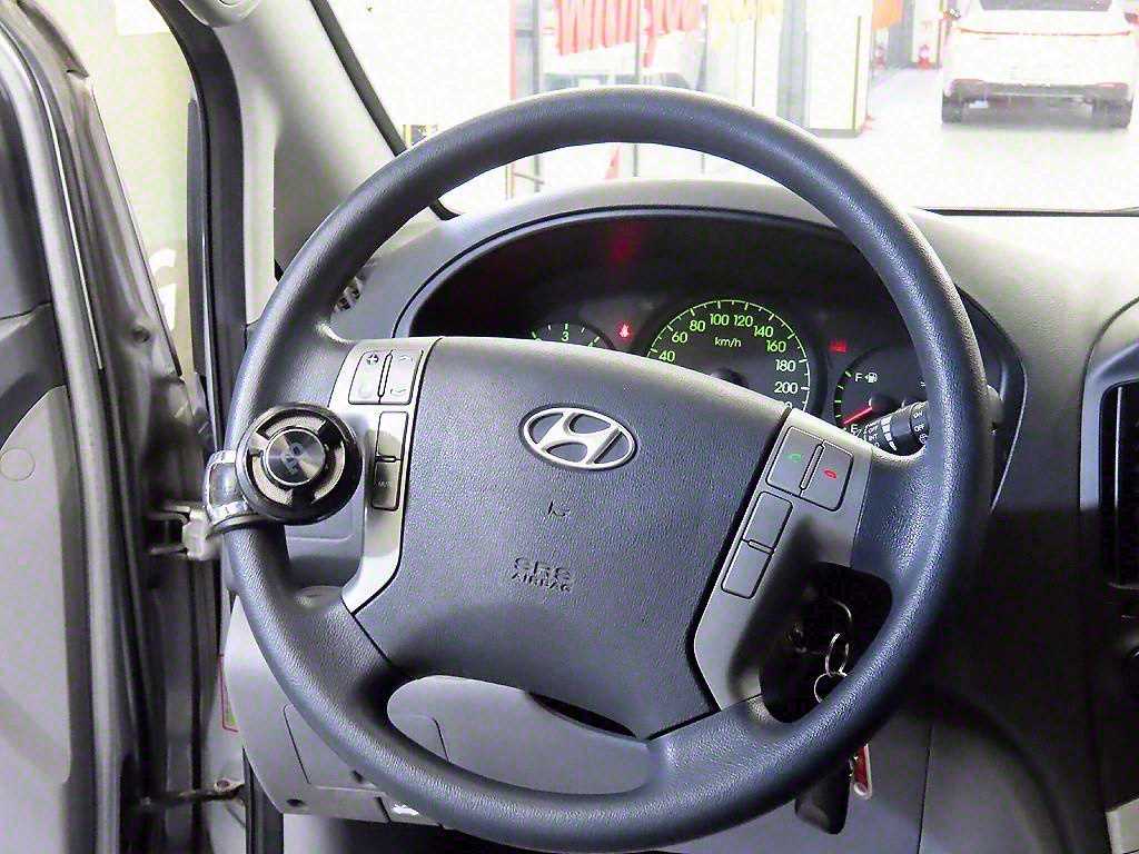 HYUNDAI Starex - Vista 8