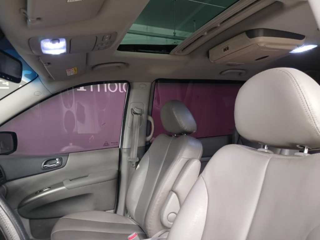 KIA Carnival - Vista 7