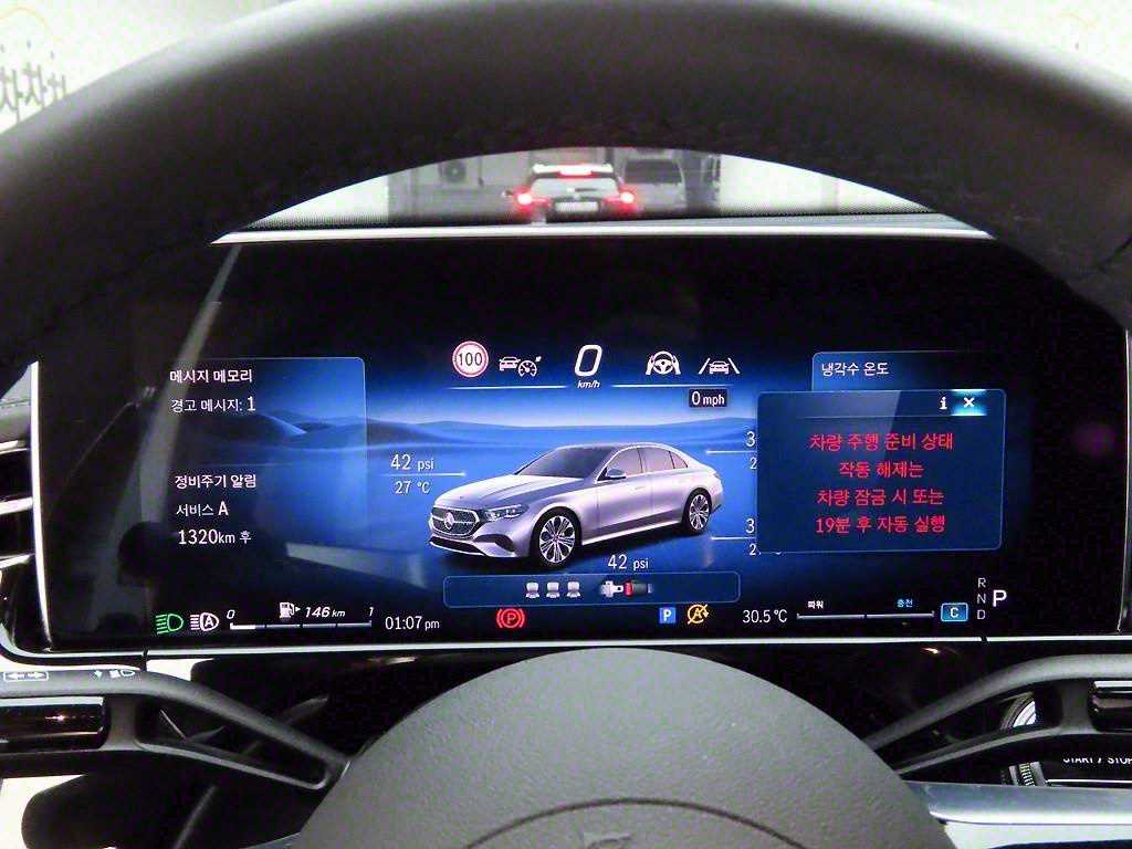 Mercedes Benz E class - Vista 5