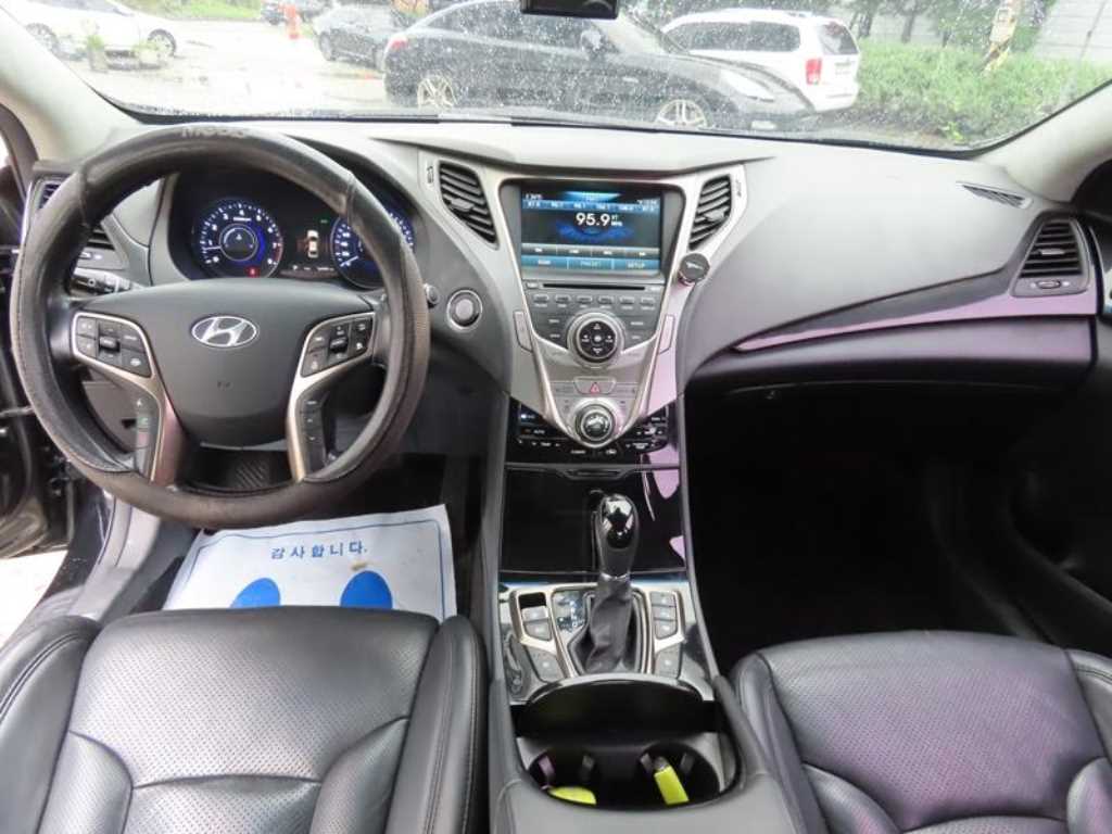 HYUNDAI Grandeur - Vista 9