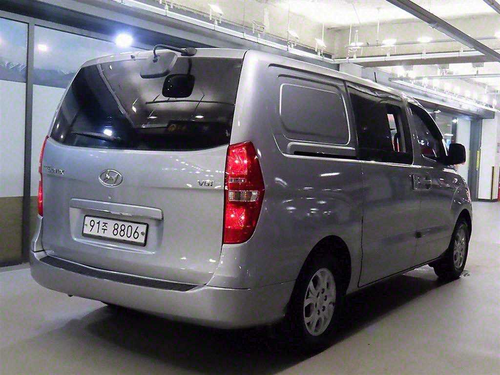 HYUNDAI Starex - Vista 4