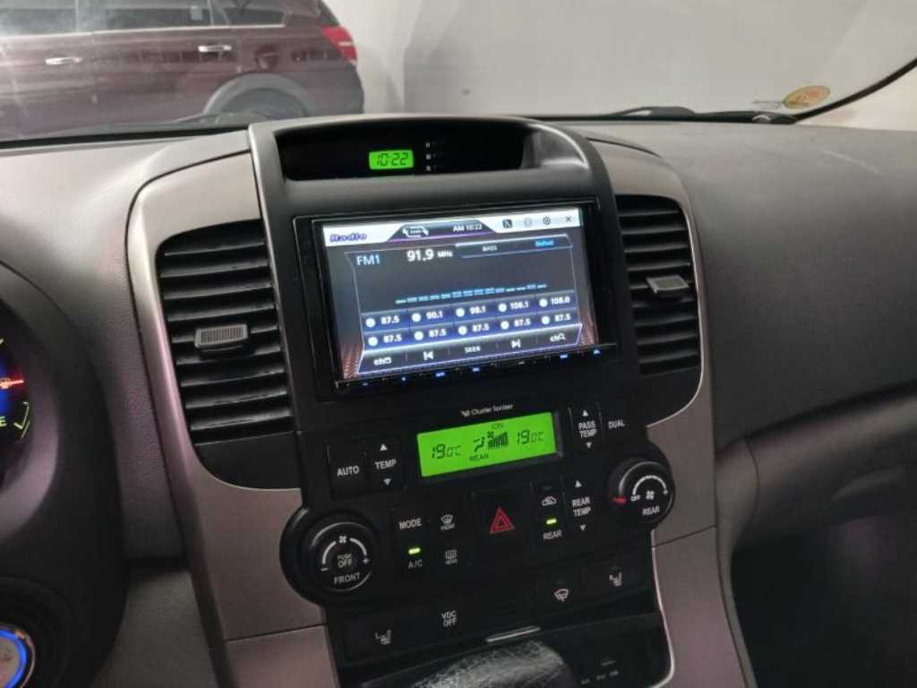 KIA Carnival - Vista 12