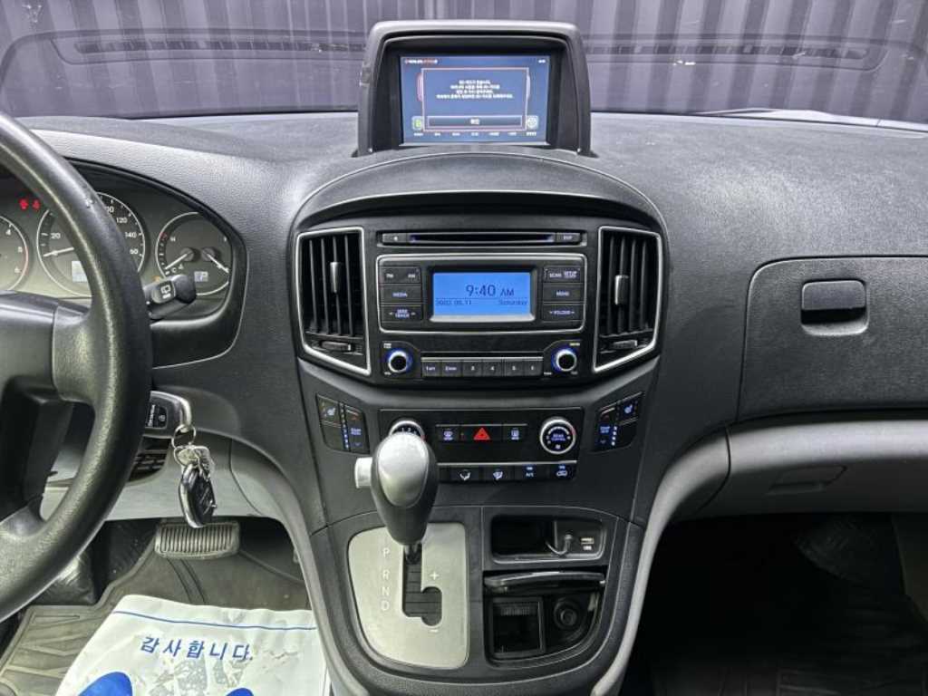 HYUNDAI Starex - Vista 10