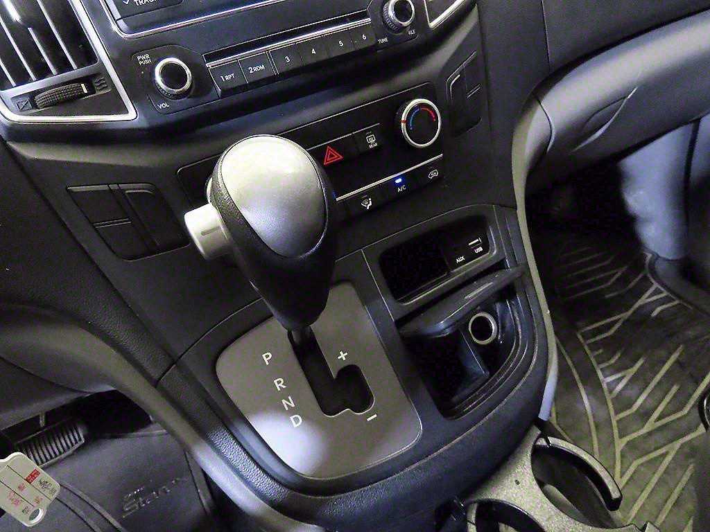 HYUNDAI Starex - Vista 12