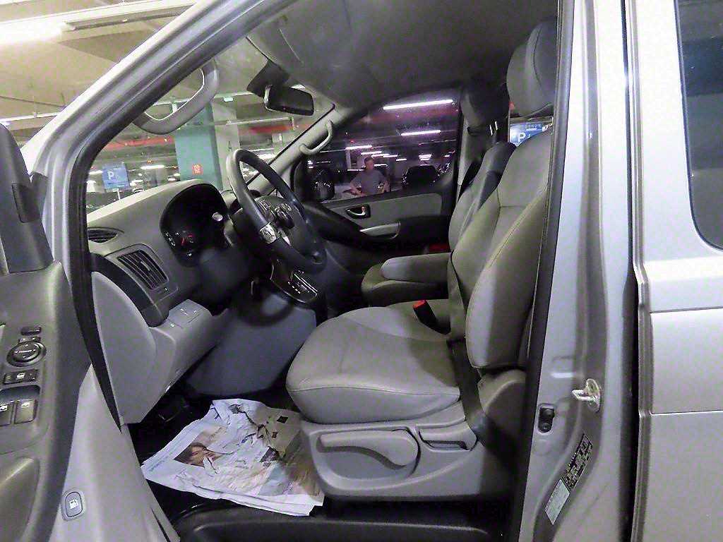 HYUNDAI Starex - Vista 6