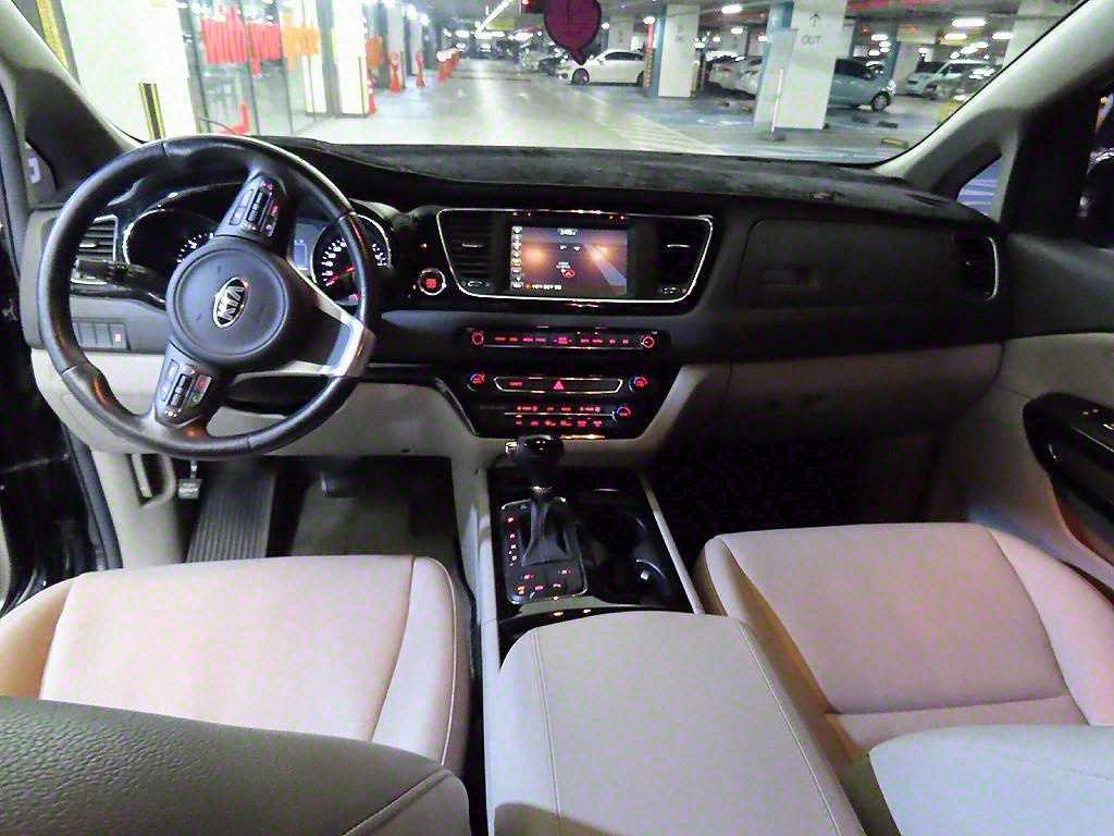 KIA Carnival - Vista 10
