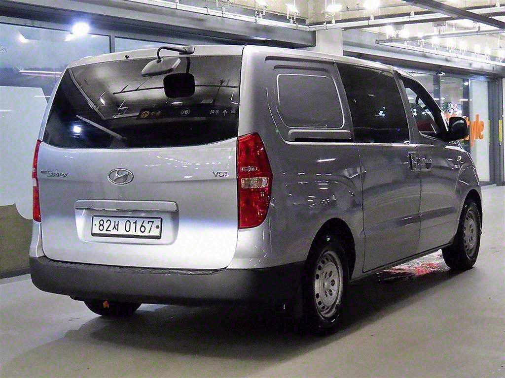 HYUNDAI Starex - Vista 4