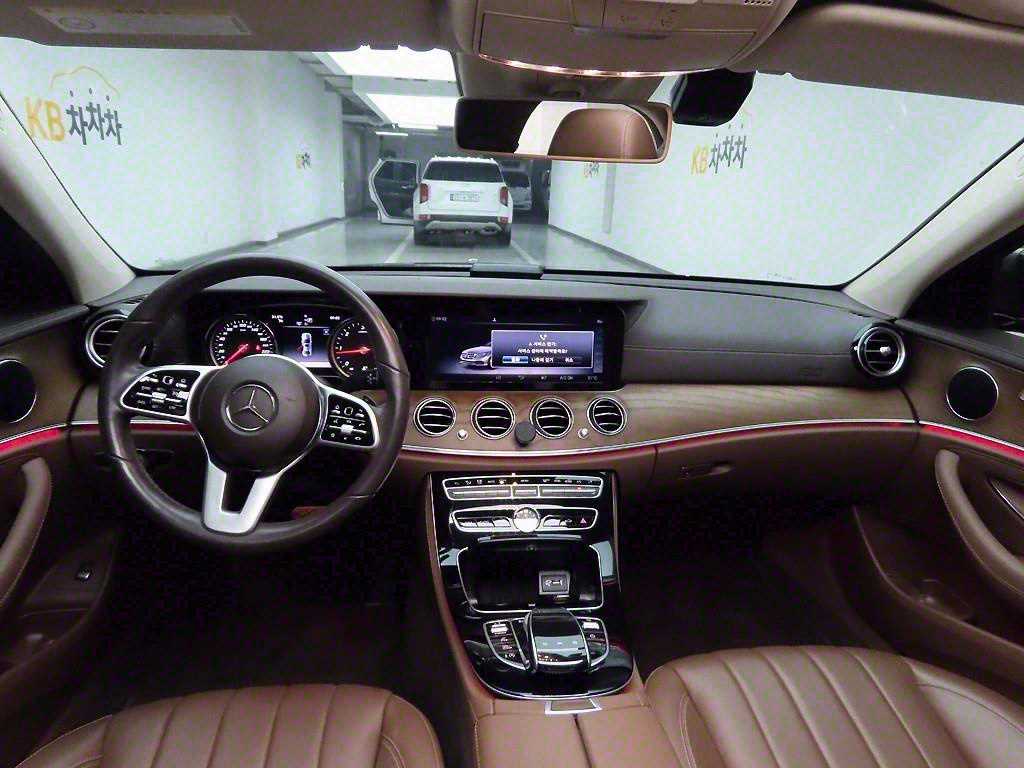 Mercedes Benz E class - Vista 8