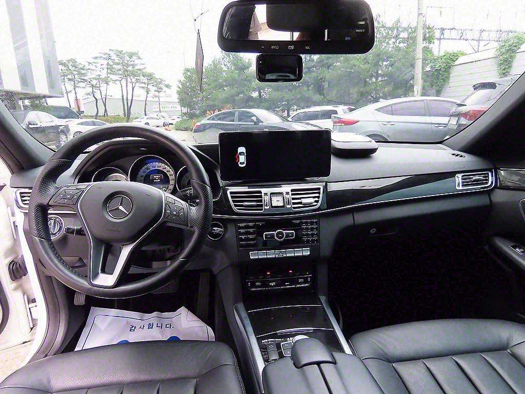 Mercedes Benz E class - Vista 7