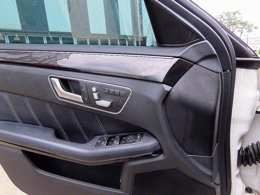 Mercedes Benz E class - Vista 12