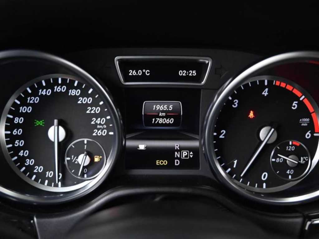 Mercedes Benz M Class - Vista 8