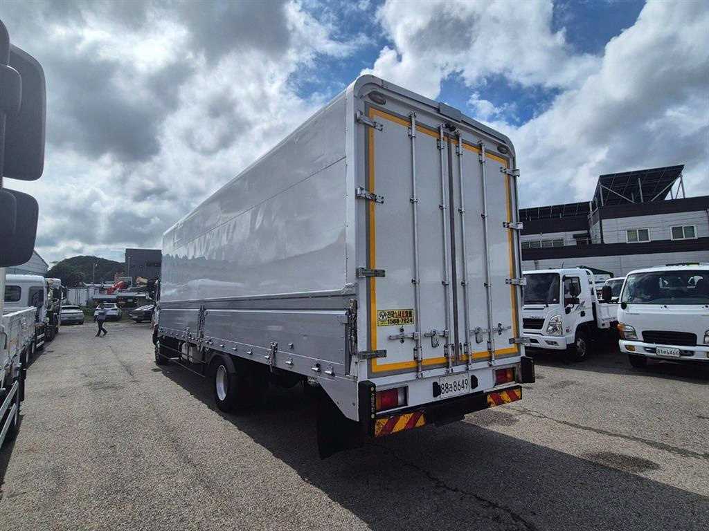 medium and large cargo truck - Vista 5