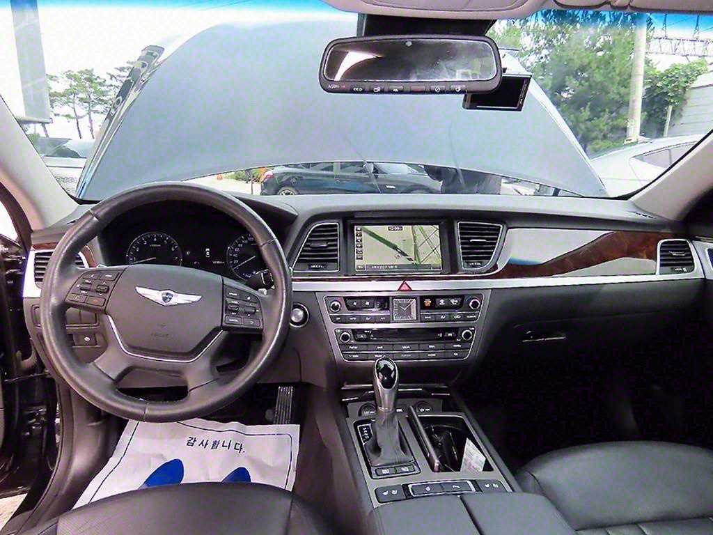 HYUNDAI Genesis - Vista 7