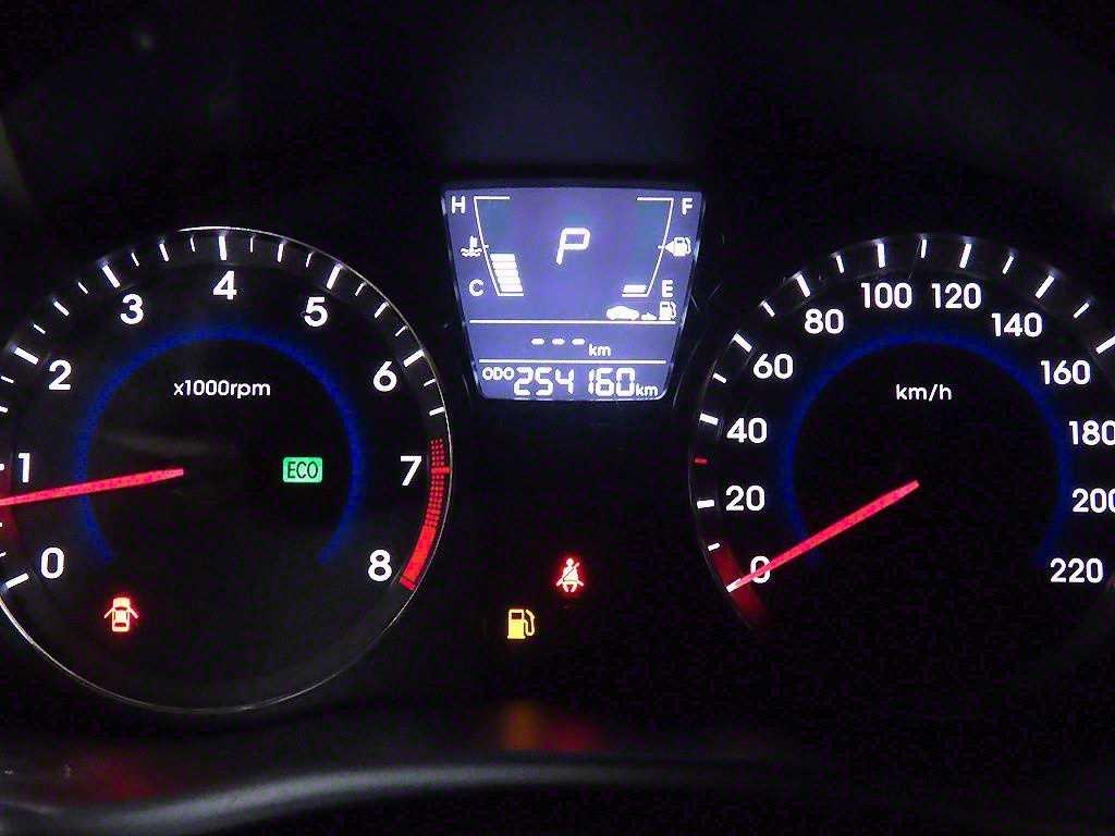 HYUNDAI Accent - Vista 9