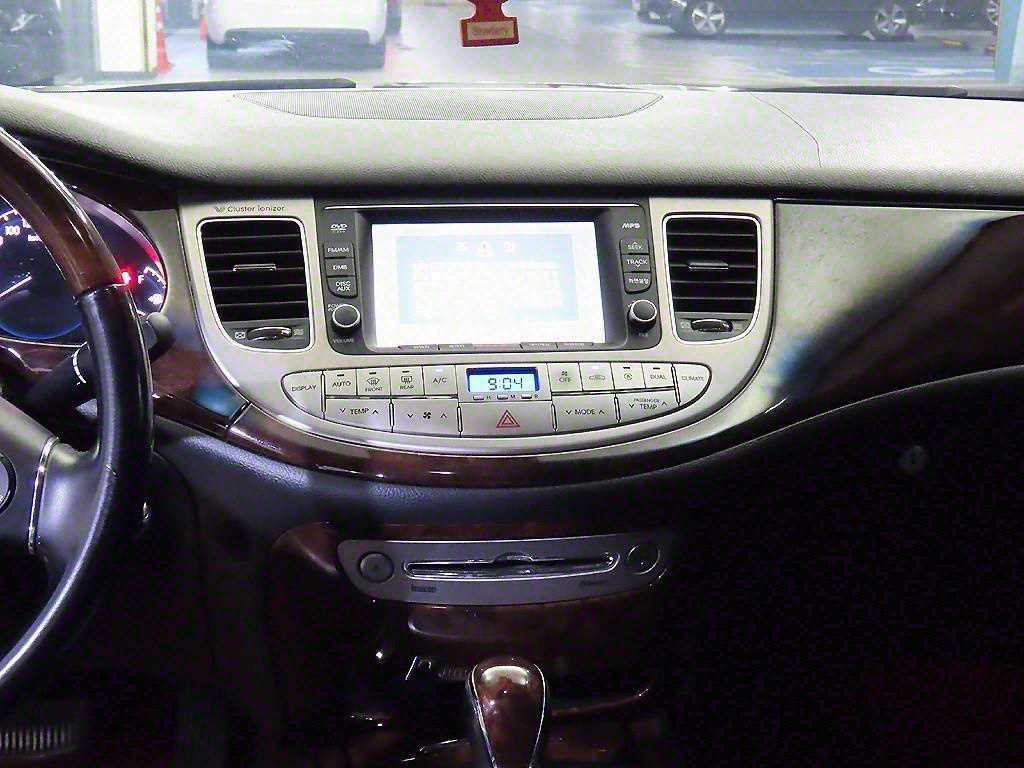 HYUNDAI Genesis - Vista 11