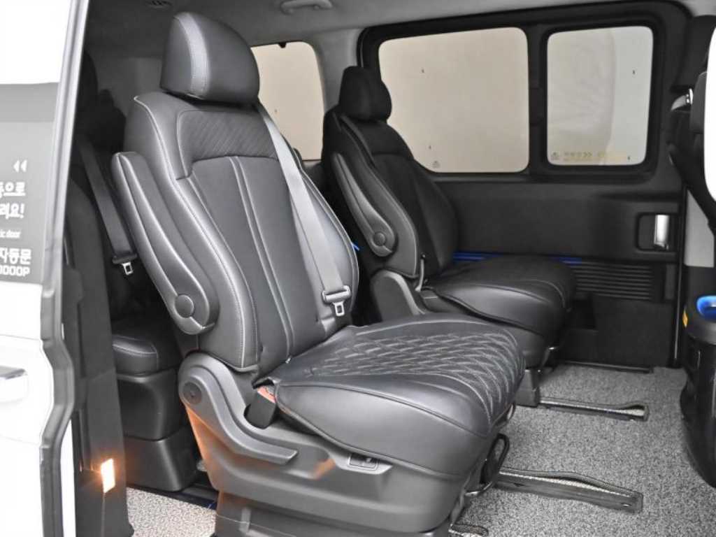 HYUNDAI Staria - Vista 12