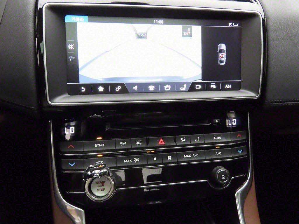 Jaguar XE - Vista 10