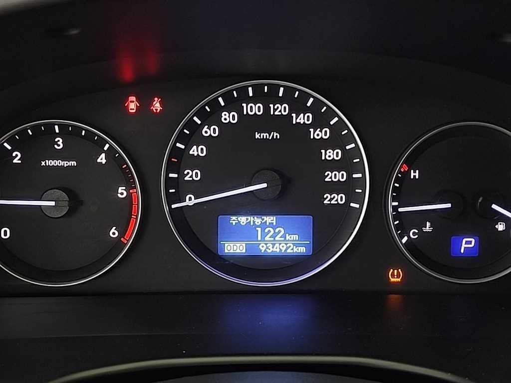 HYUNDAI Starex - Vista 6