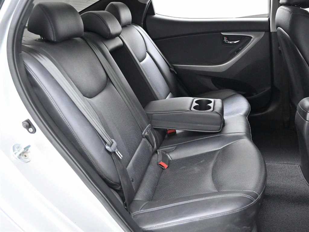 HYUNDAI Avante - Vista 11