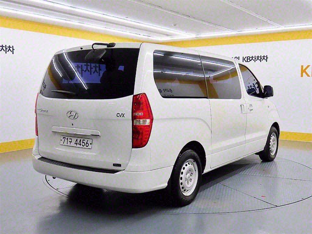 HYUNDAI Starex - Vista 4