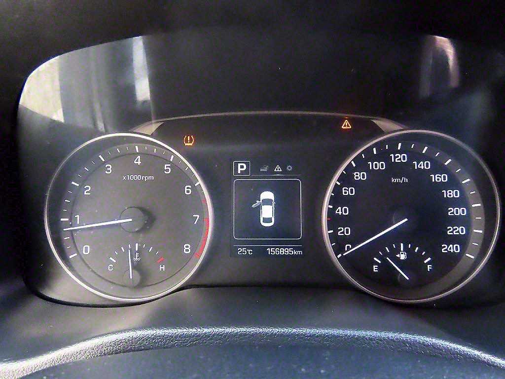 HYUNDAI Avante - Vista 9