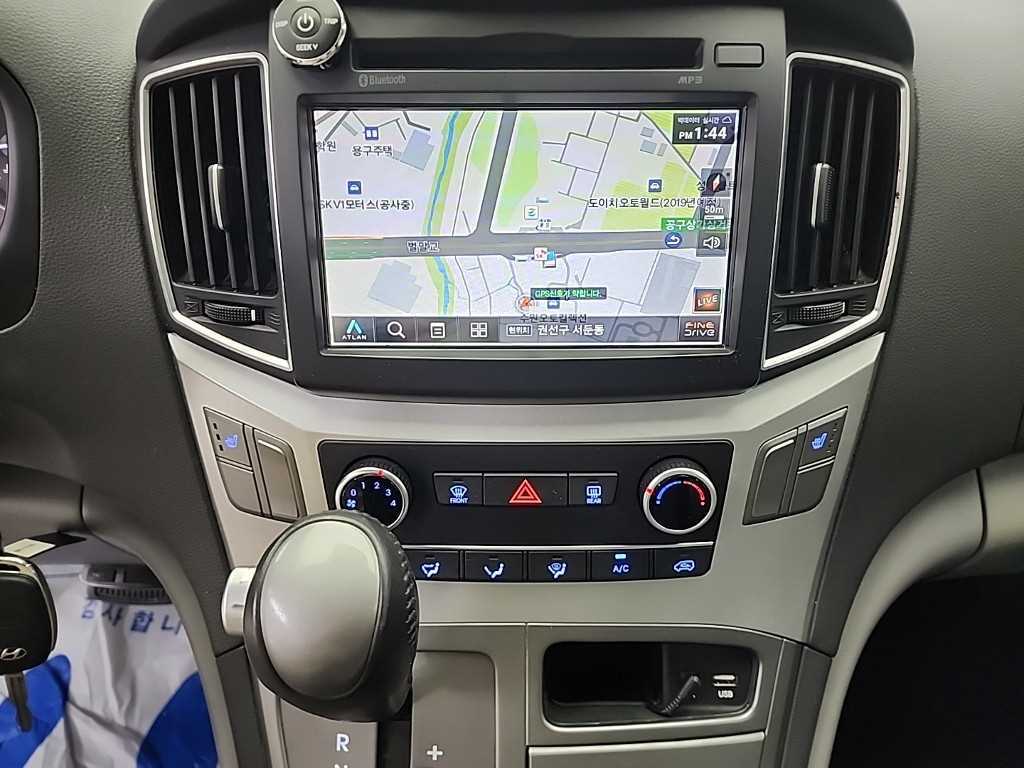 HYUNDAI Starex - Vista 10