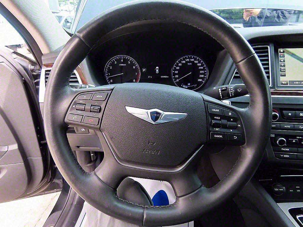 HYUNDAI Genesis - Vista 8