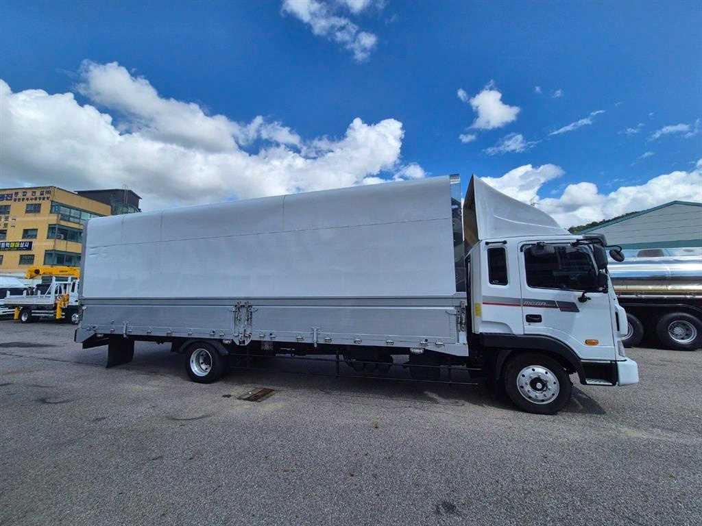 medium and large cargo truck - Vista 4