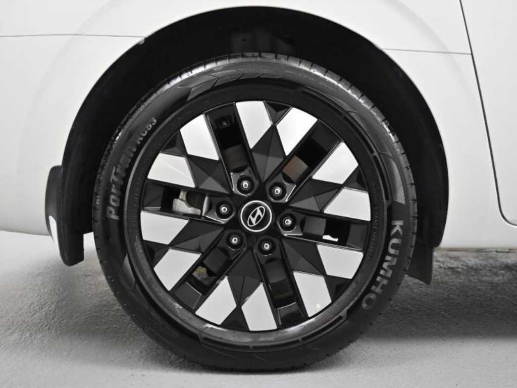 HYUNDAI Staria - Vista 5