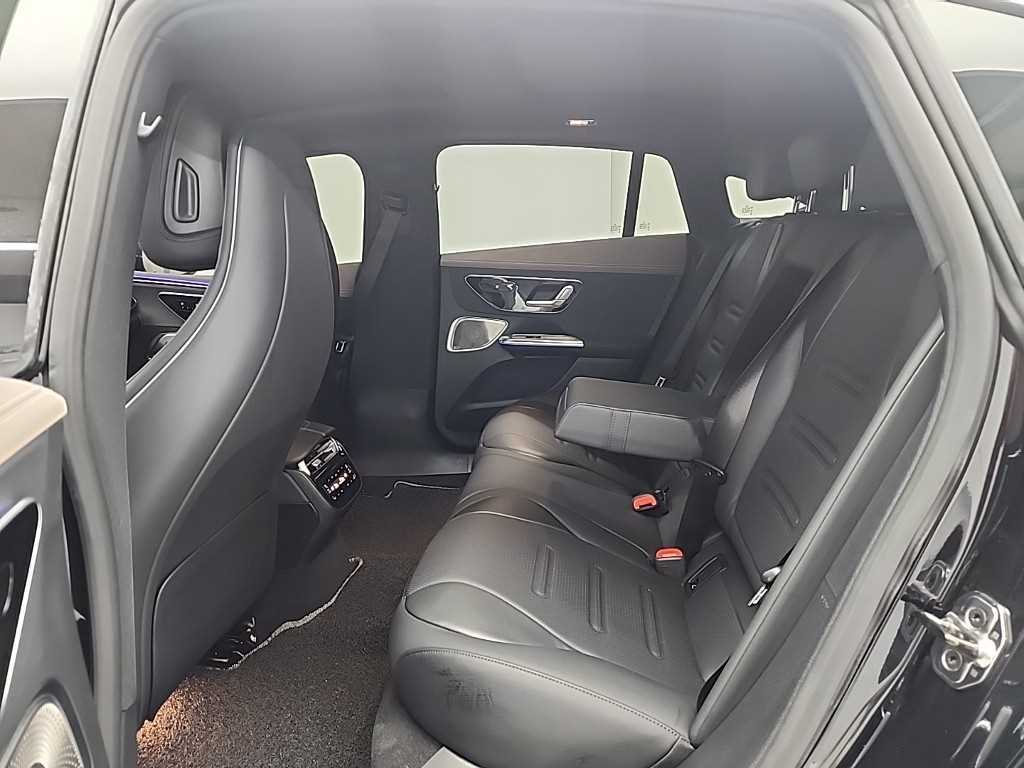 Mercedes Benz EQE - Vista 12