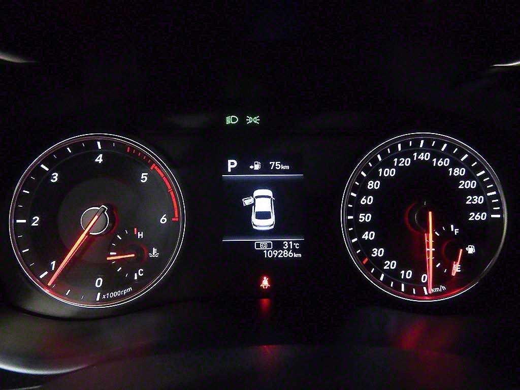 Genesis G70 - Vista 9