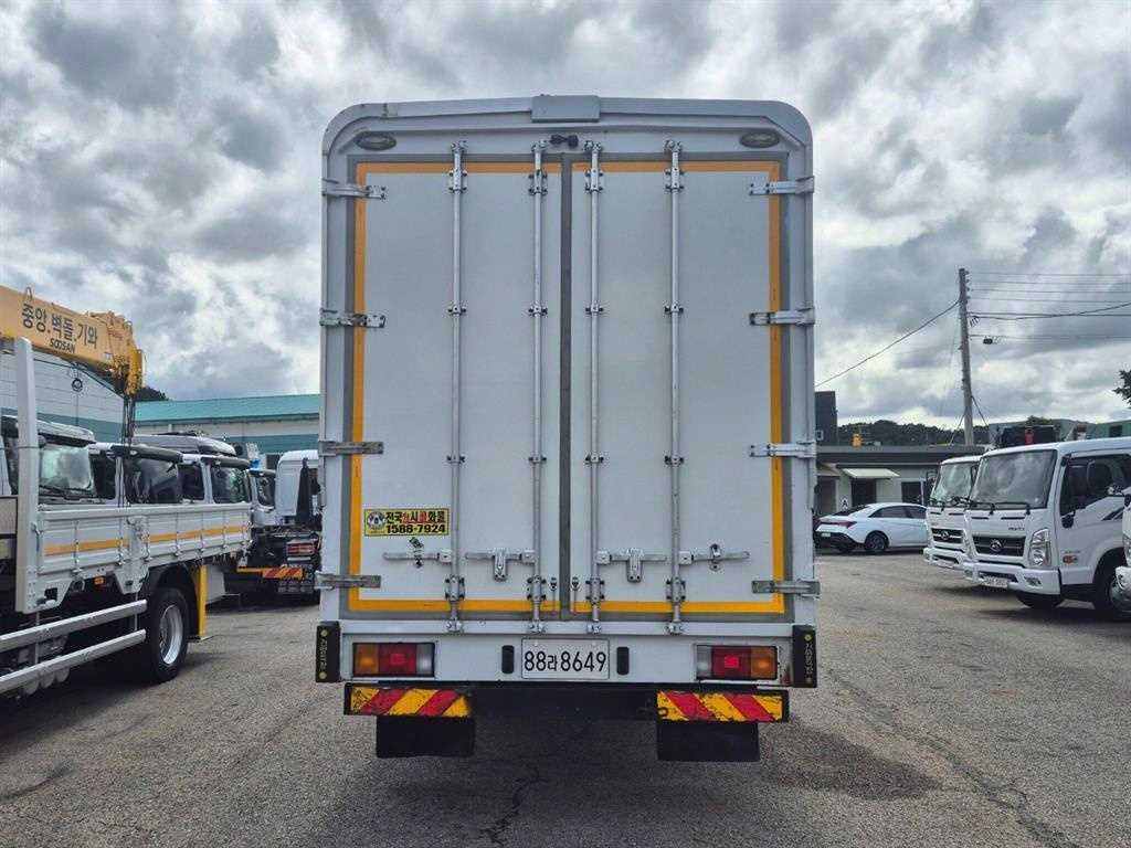 medium and large cargo truck - Vista 6