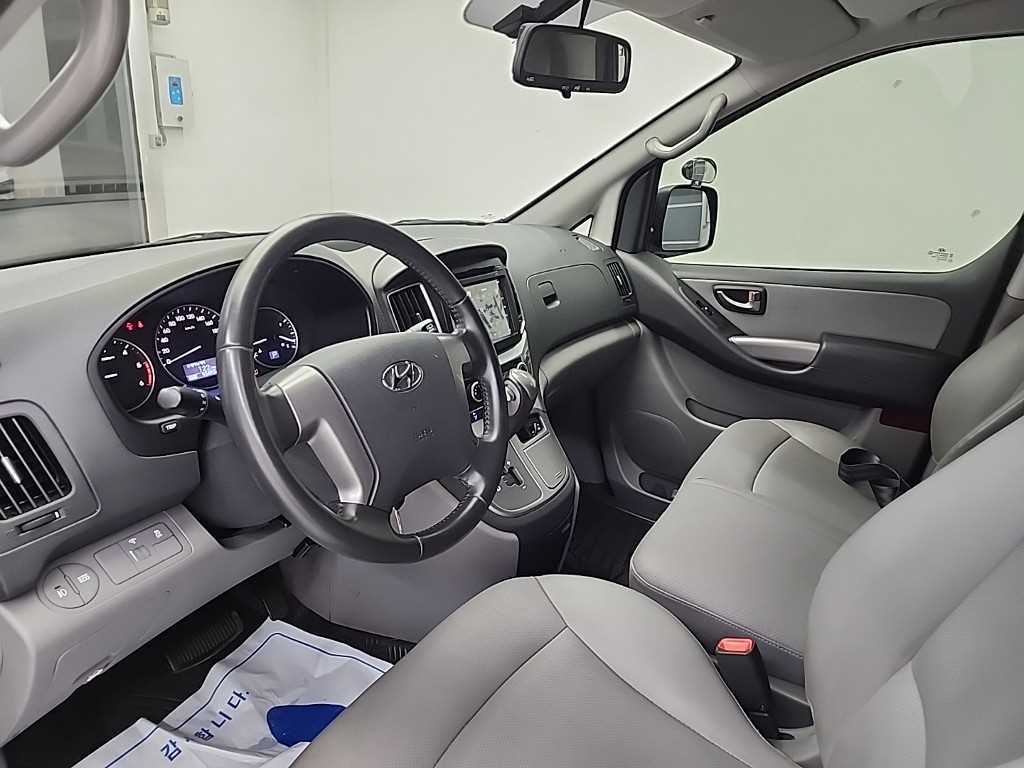 HYUNDAI Starex - Vista 7