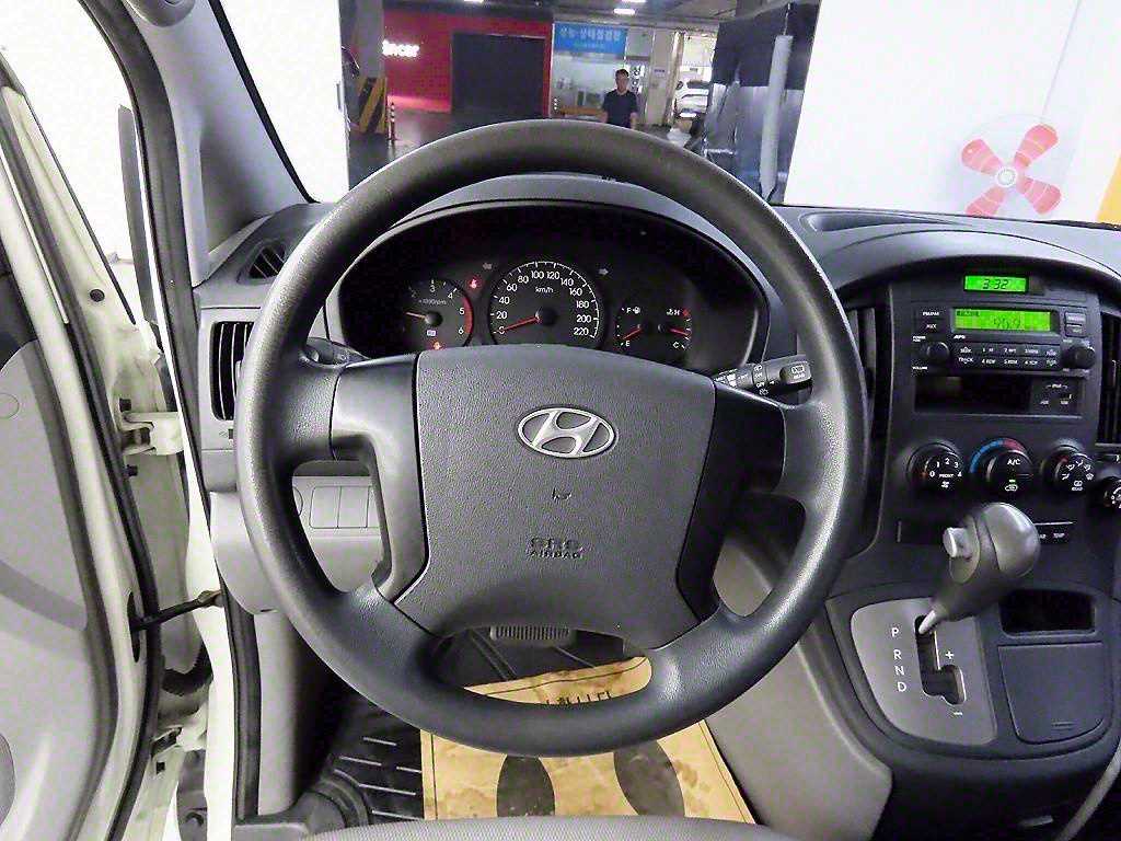 HYUNDAI Starex - Vista 9