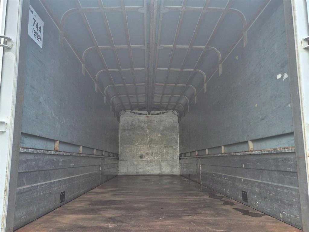 medium and large cargo truck - Vista 9