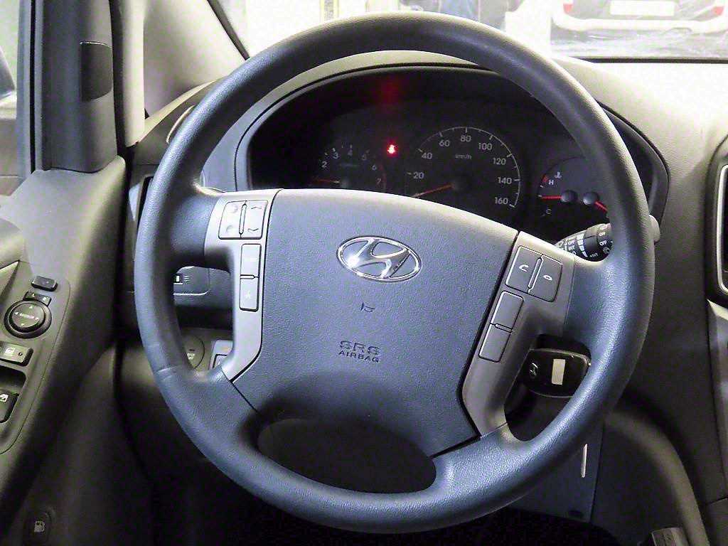 HYUNDAI Starex - Vista 8