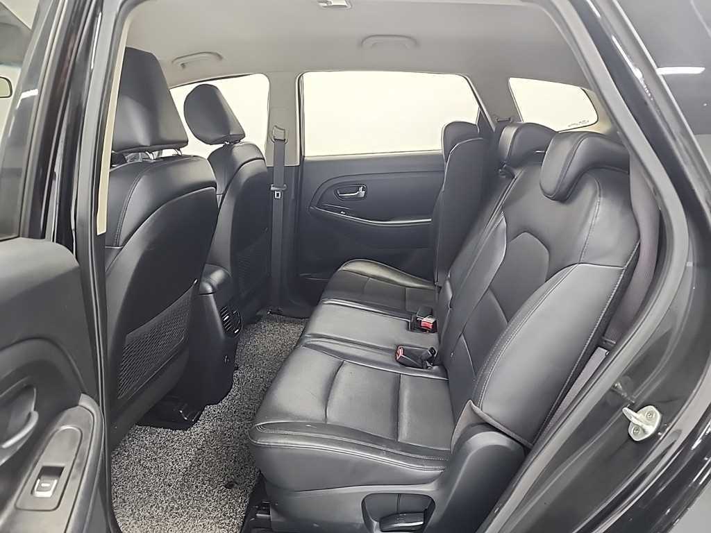 KIA Carens - Vista 12