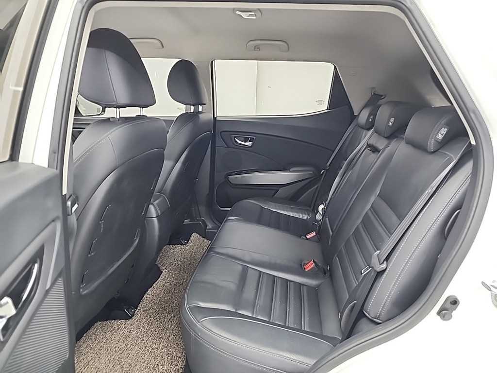 Ssangyong Tivoli - Vista 12