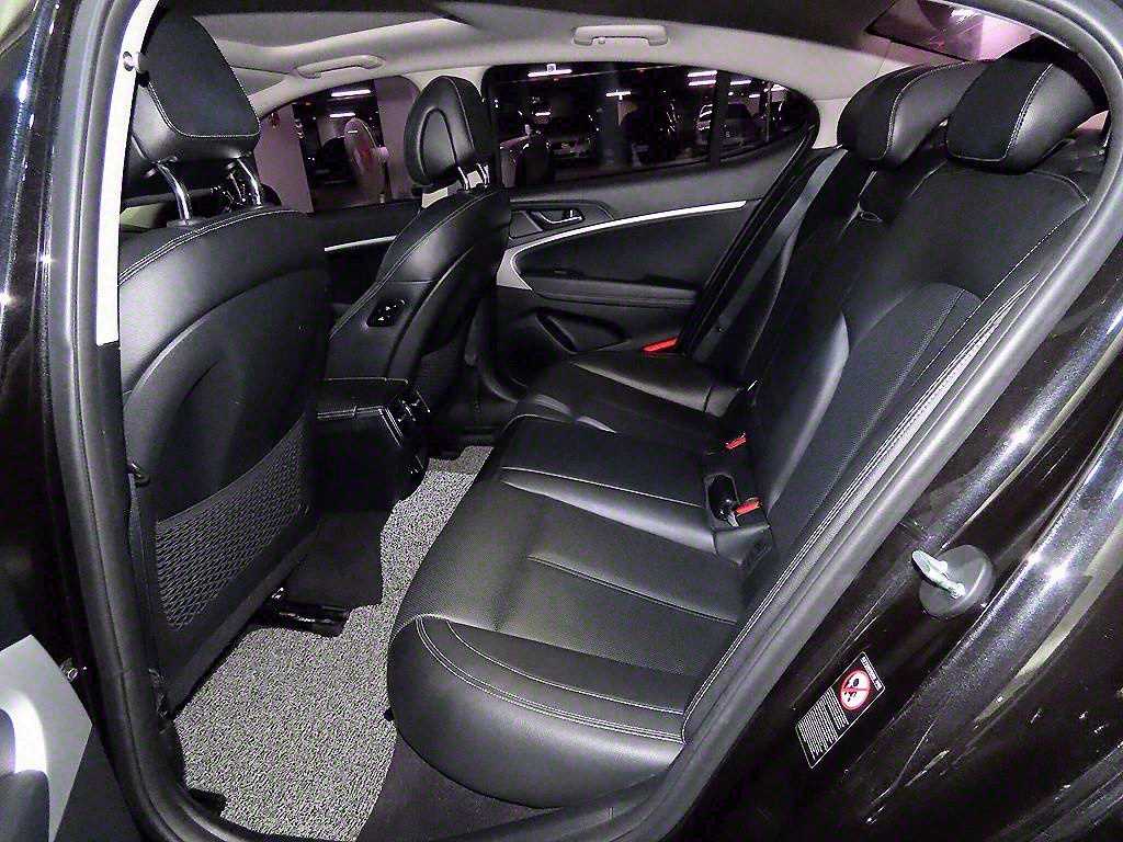 Genesis G70 - Vista 7