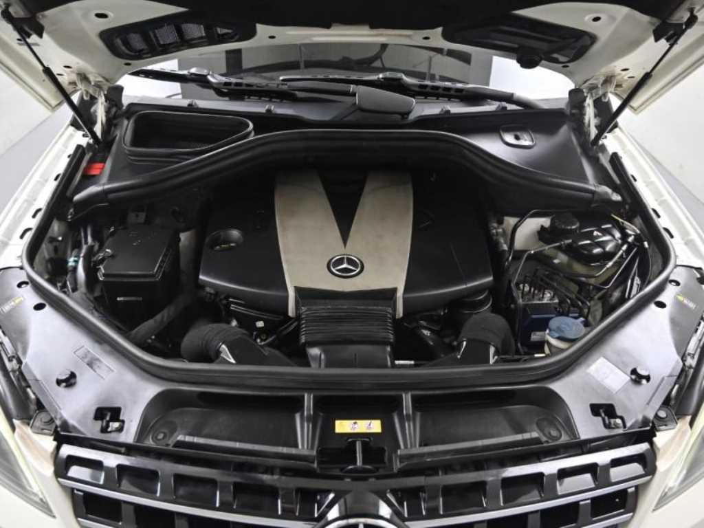 Mercedes Benz M Class - Vista 6