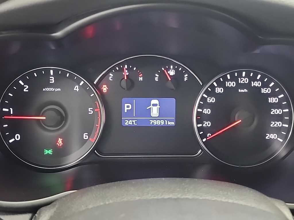 KIA Carens - Vista 6