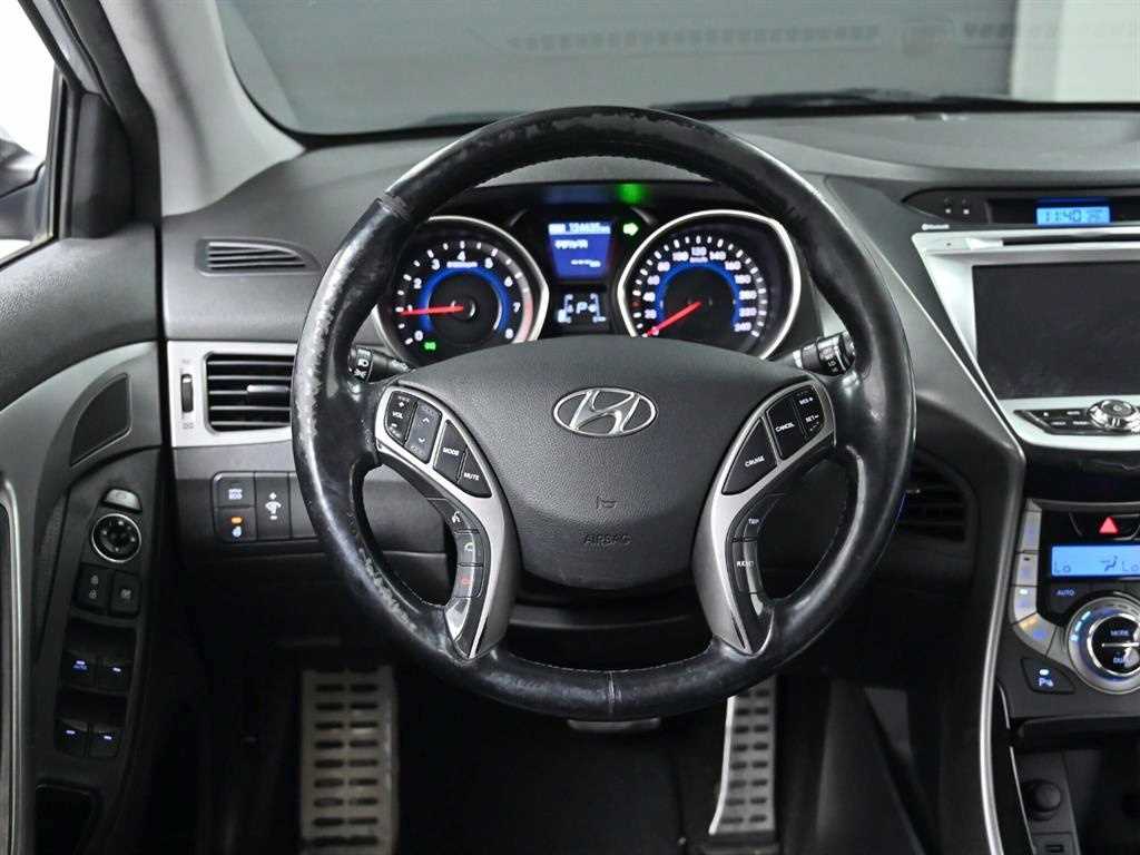 HYUNDAI Avante - Vista 12
