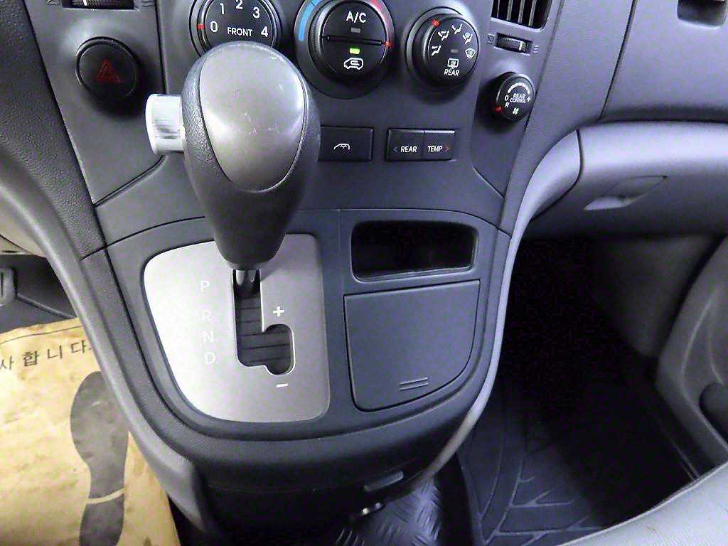 HYUNDAI Starex - Vista 10