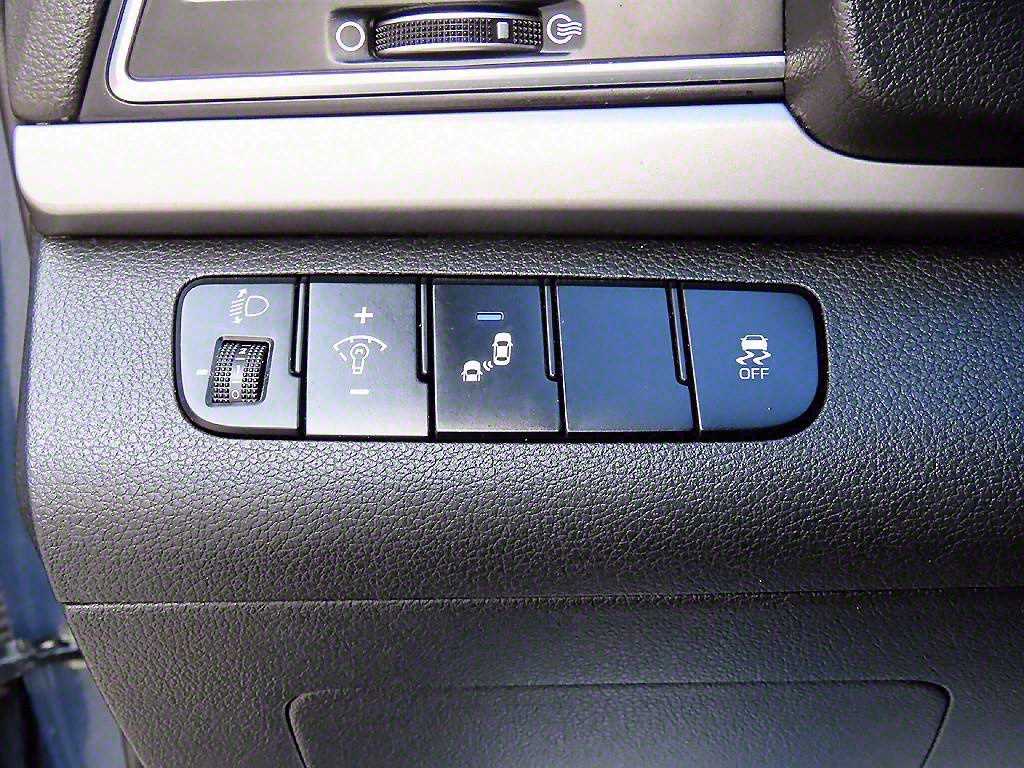 HYUNDAI Avante - Vista 12