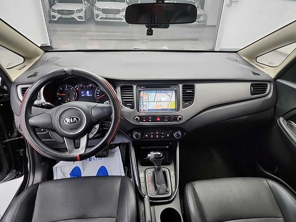 KIA Carens - Vista 7