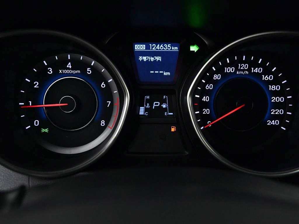 HYUNDAI Avante - Vista 8