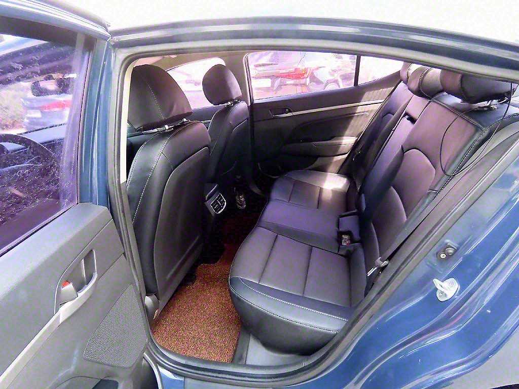 HYUNDAI Avante - Vista 6