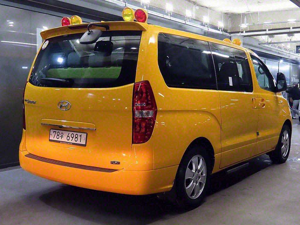 HYUNDAI Starex - Vista 4