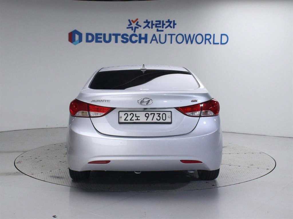 HYUNDAI Avante - Vista 4